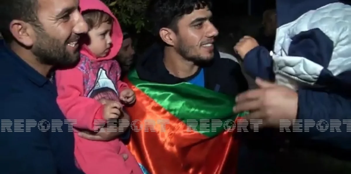 Cəlilabad sakinləri qaziləri qarşılayır