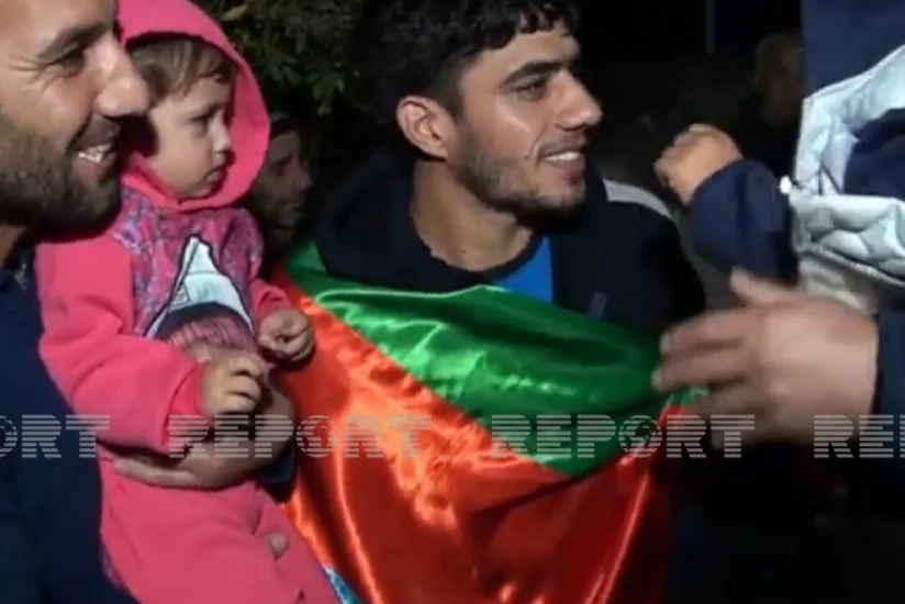 Cəlilabad sakinləri qaziləri qarşılayır