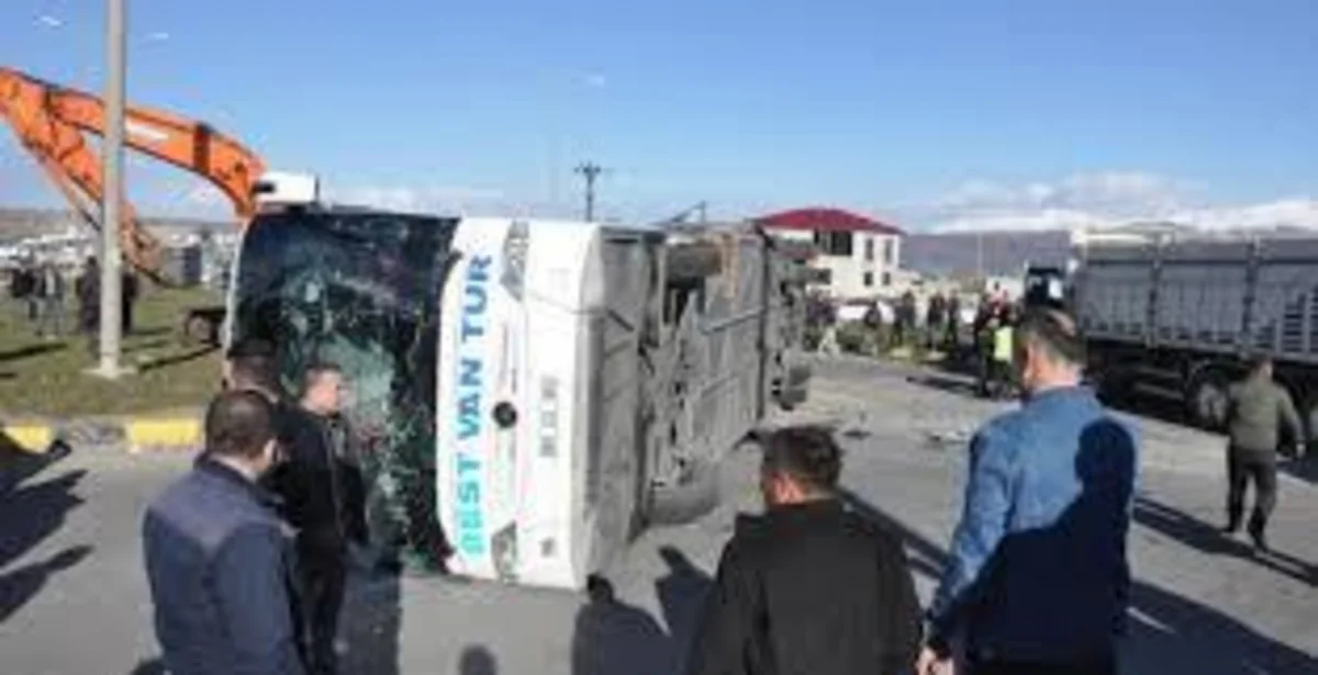 Türkiyədə azərbaycanlı turistlərin olduğu avtobus aşıb, 14 nəfər yaralanıb