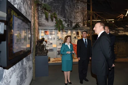 Prezident İlham Əliyev Belarus Dövlət Böyük Vətən Müharibəsi Tarixi Muzeyi ilə tanış olub