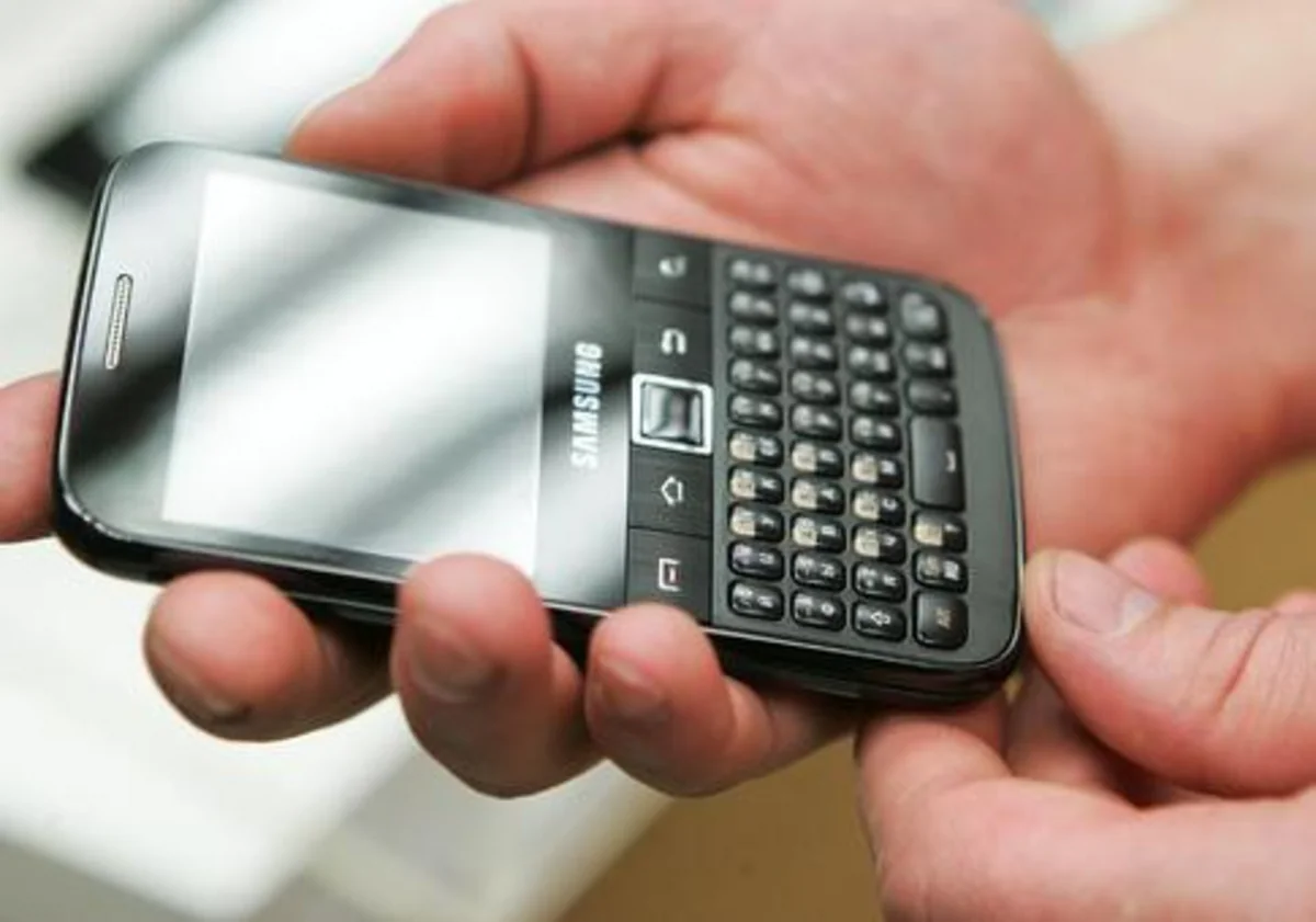 Bakıda qadın həbsdəki oğluna 2 mobil telefon ötürməyə cəhd edib