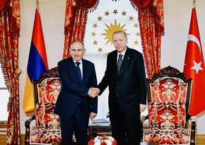 Ərdoğanla Paşinyan arasında görüş başlayıb