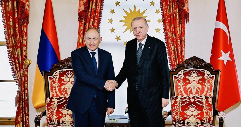 Ərdoğanla Paşinyan arasında görüş başlayıb