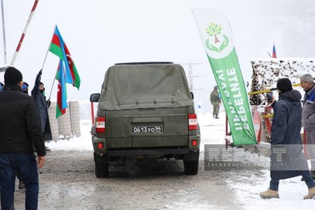 По дороге Ханкенди - Лачын беспрепятственно проехали 62 автомобиля российских миротворцев