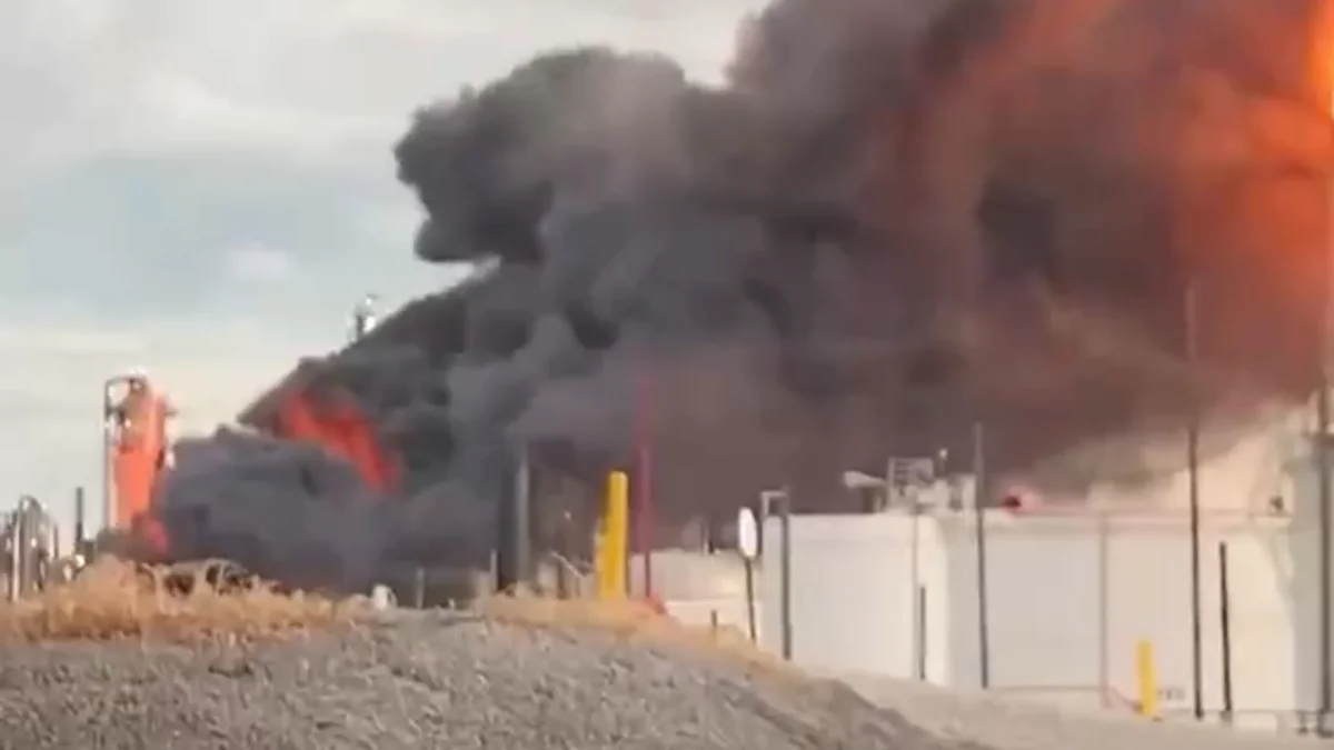 Argentinada neft emalı zavodunda partlayış olub, ölənlər var