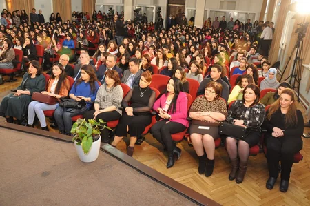 ​Yazıçı Çingiz Abdullayev ADU tələbələri ilə görüşüb