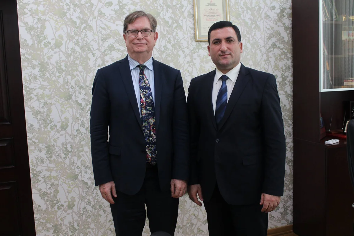 Nobel mükafatçısı Corc Smut Dövlət Neft və Sənaye Universitetində olub