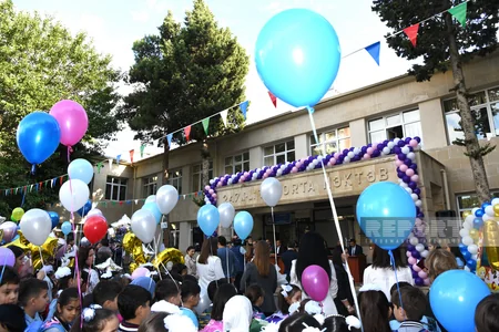 Birincilərin ilk dərs günü - FOTOREPORTAJ