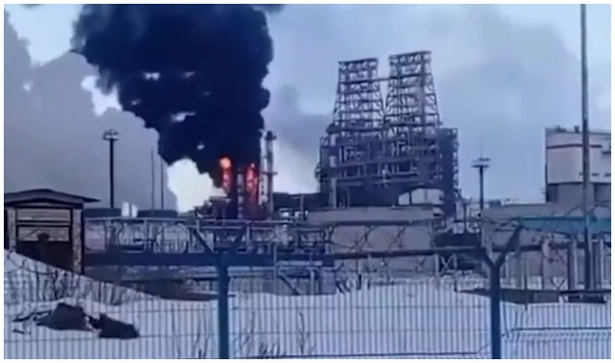 Rusiyada neft emalı zavodunda yanğın baş verib