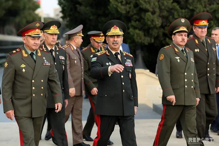 MDB ölkələrinin müdafiə nazirləri Şəhidlər xiyabanını ziyarət ediblər - FOTOREPORTAJ