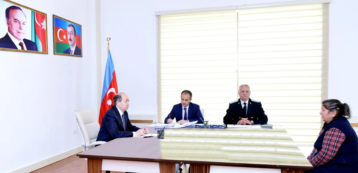 Ədliyyə naziri Goranboyda vətəndaşları qəbul edib