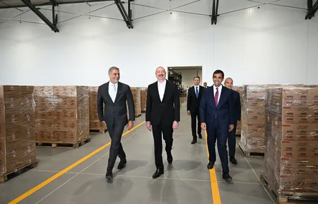 İlham Əliyev Bakıda müxtəlif növ və çeşiddə qəlyanaltı məhsullarının istehsalı zavodunun açılışında iştirak edib