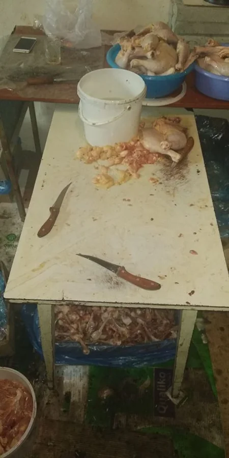 В Гяндже пресечена попытка поставки непригодного куриного мяса в донерные