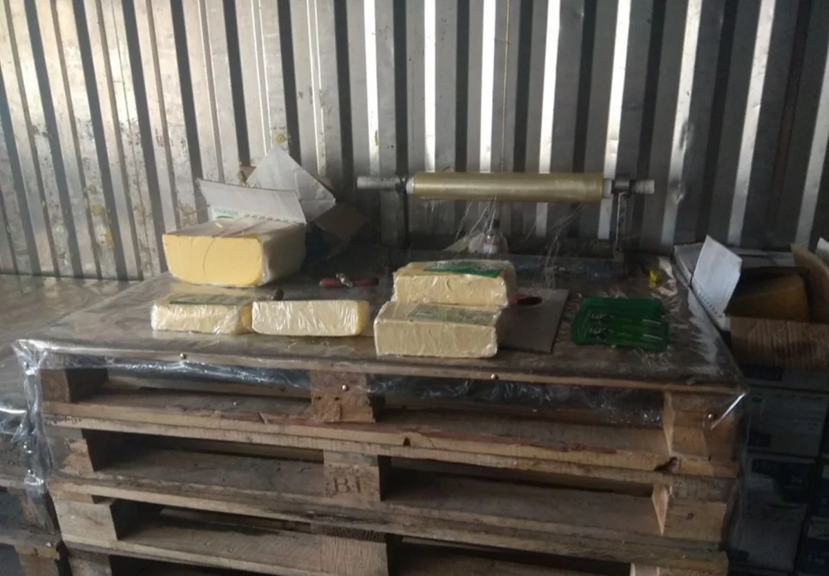 Bakıda bitki yağının kərə yağı kimi qablaşdırıldığı anbar aşkarlandı