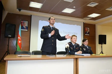 Bakı polisi məktəbliləri maarifləndirdi