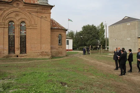 Anar Kərimov Göytəpədə milli memarlıq üslubunda tikilmiş pravoslav kilsəsini ziyarət edib