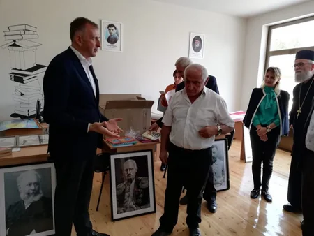 Gürcüstan Azərbaycandakı yeni gürcüdilli məktəbə hədiyyə göndərib