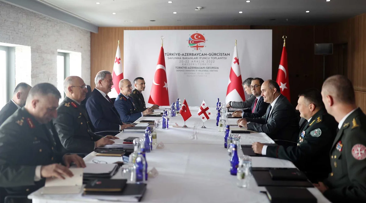 Türkiyə və Gürcüstanın müdafiə nazirləri görüşüb