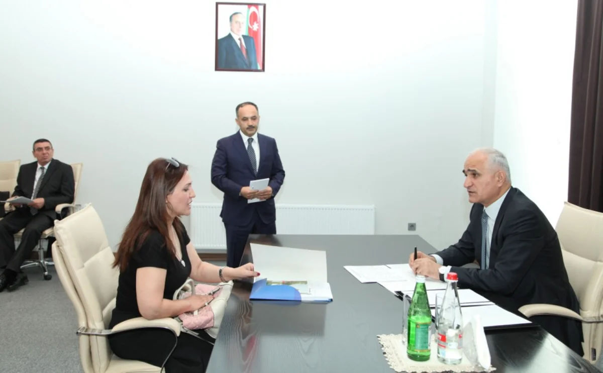 ​İqtisadiyyat və sənaye naziri Şəkidə vətəndaşları qəbul edib