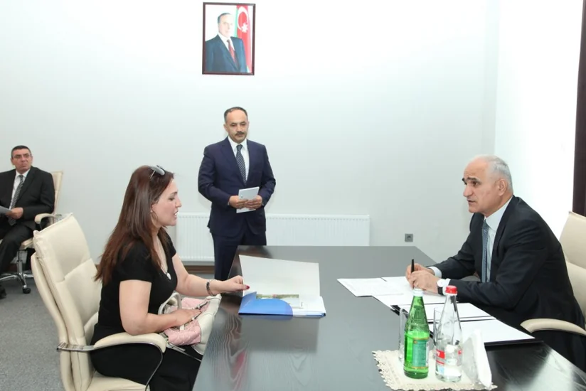 ​İqtisadiyyat və sənaye naziri Şəkidə vətəndaşları qəbul edib