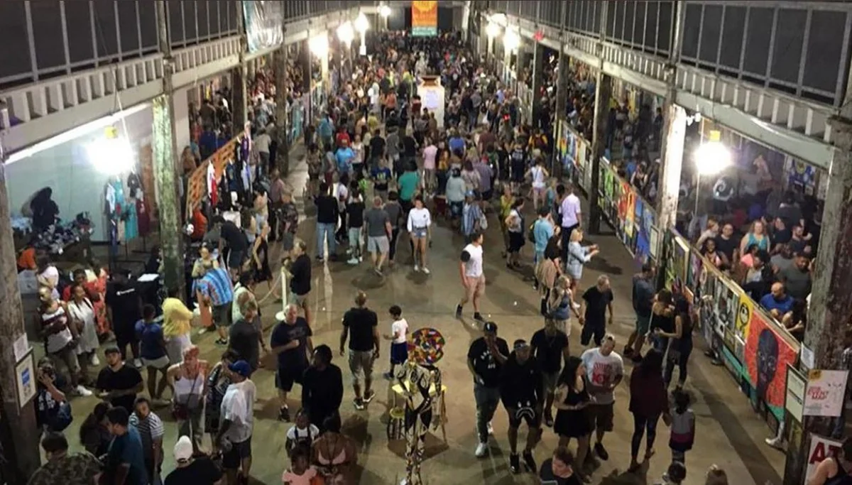 ABŞ-da sərgidə atışma nəticəsində 20 nəfər yaralanıb