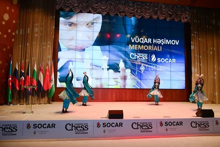 Şəmkirdə Maqnus Karlsenə daha bir mükafat verilib