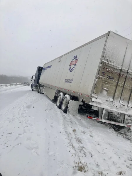 ABŞ-da qarlı yolda 47 maşın toqquşub - VİDEO