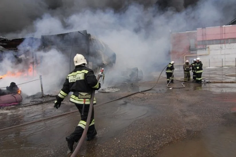 ​Число жертв пожара в торговом центре в Казани возросло до 17
