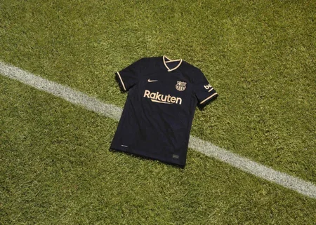 Barselona yeni səfər formalarını təqdim etdi