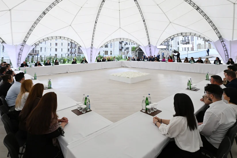 Şuşada birinci yaşayış kompleksinin açılışı və şəhərə köçmüş ilk sakinlərlə görüş olub - YENİLƏNİB-2