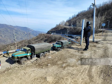 По дороге Ханкенди-Лачын беспрепятственно проехали 79 автомобилей российских миротворцев