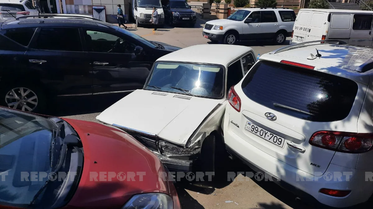Bakıda zəncirvari qəza olub, 4 avtomobil toqquşub