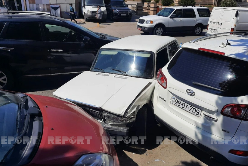 Bakıda zəncirvari qəza olub, 4 avtomobil toqquşub