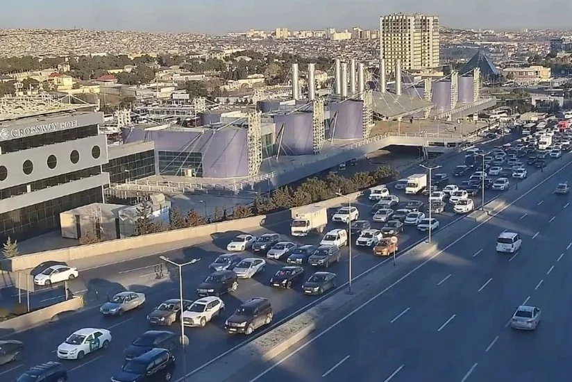 Bakının bir sıra yollarında tıxac yaranıb