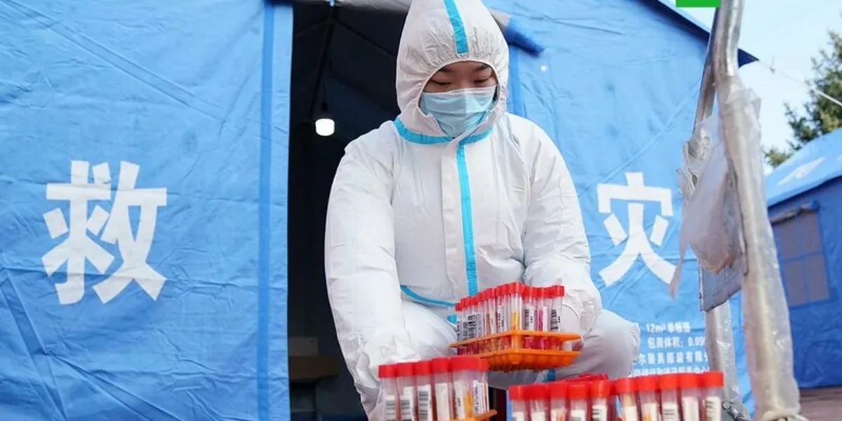 Ученый: COVID-19 мог эволюционировать в теле китайского шахтера в 2012 году