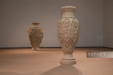 YARAT rəssam Aydan Salahovanın “Sükutun səsləri” adlı fərdi sərgisini təqdim edir