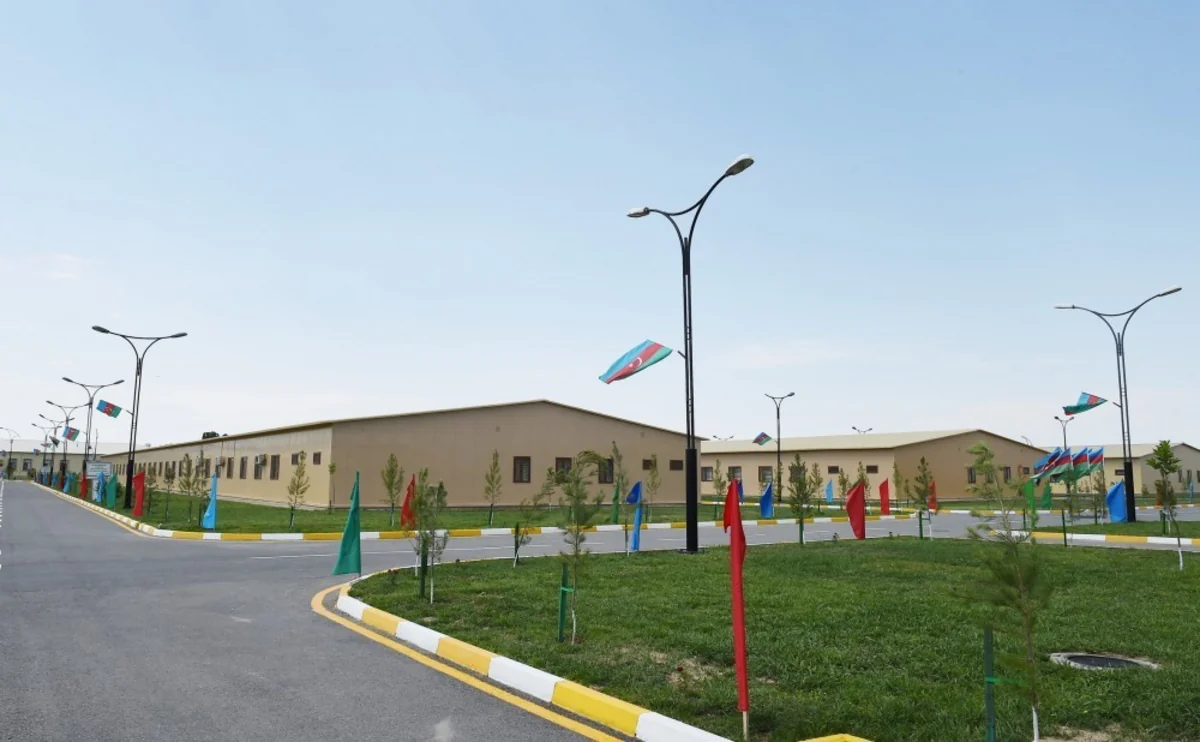 Ali Baş Komandan İlham Əliyev “N” saylı hərbi hissə üçün inşa edilən şəhərciklə tanış olub