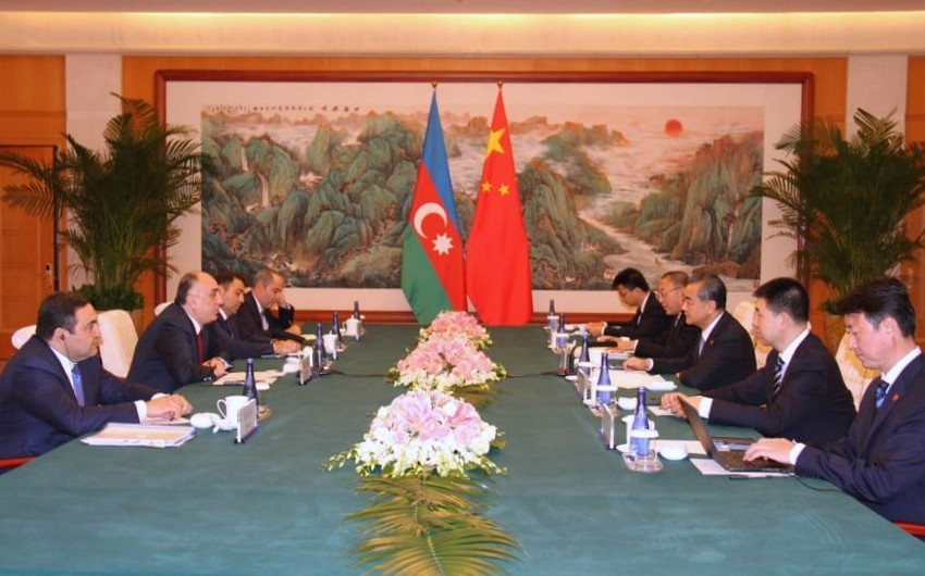 Elmar Məmmədyarov Çinin xarici işlər naziri Van İ ilə görüşüb