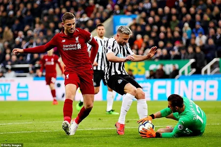 Ливерпуль вырвал победу в матче с Ньюкаслом, но остался без Салаха