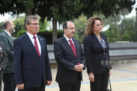 Şimali Kipr Prezidenti Fəxri və Şəhidlər xiyabanlarını ziyarət edib - YENİLƏNİB