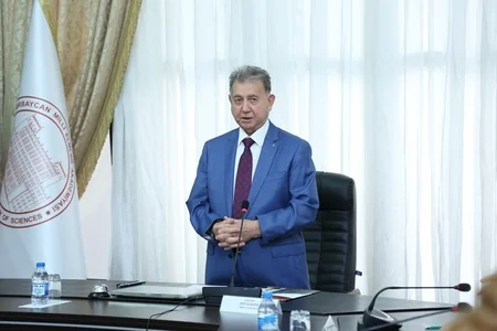AMEA-nın prezidenti elmi istiqamətlər üzrə elmi şuraların sədrləri ilə görüşüb