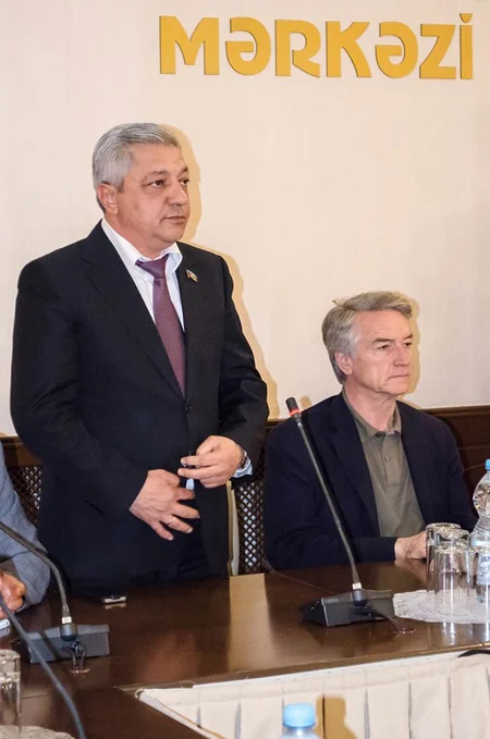Mətbuat Şurası Fransa Senatının üzvlərini mükafatlandırıb