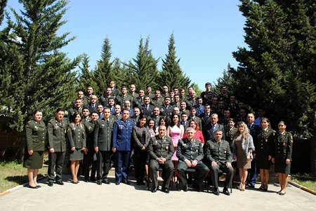 Hərbi Akademiyanın Xarici Dil və Tərəfdaşlıq Mərkəzində buraxılış mərasimi keçirilib