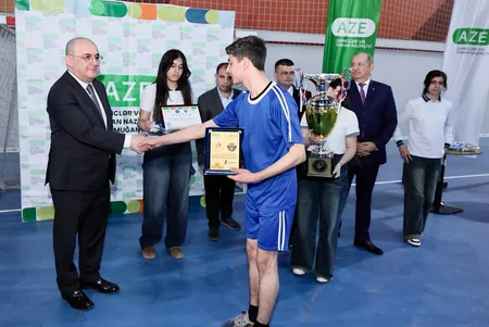 Şahin Bağırov voleybol üzrə rayon birinciliyinin qaliblərini mükafatlandırıb