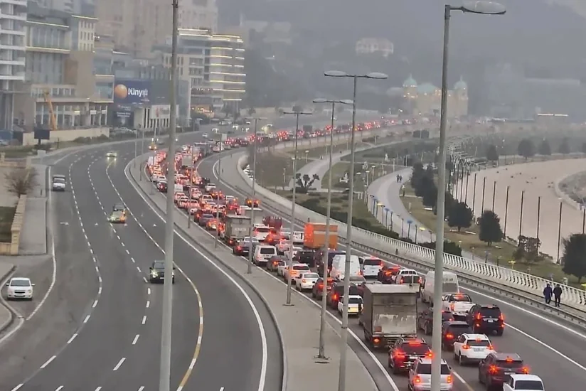 Bakıda 21 istiqamətdə tıxac var - SİYAHI