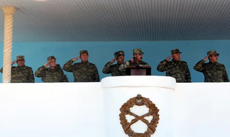 ​Zakir Həsənov təlimlərə ehtiyatdan çağırılan hərbi vəzifəlilərlə görüşüb