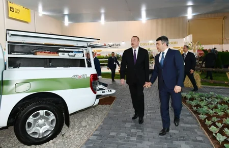 Prezident İlham Əliyev XXV Azərbaycan Beynəlxalq Qida Sənayesi və XIII Azərbaycan Beynəlxalq Kənd Təsərrüfatı sərgiləri ilə tanış olub - YENİLƏNİB