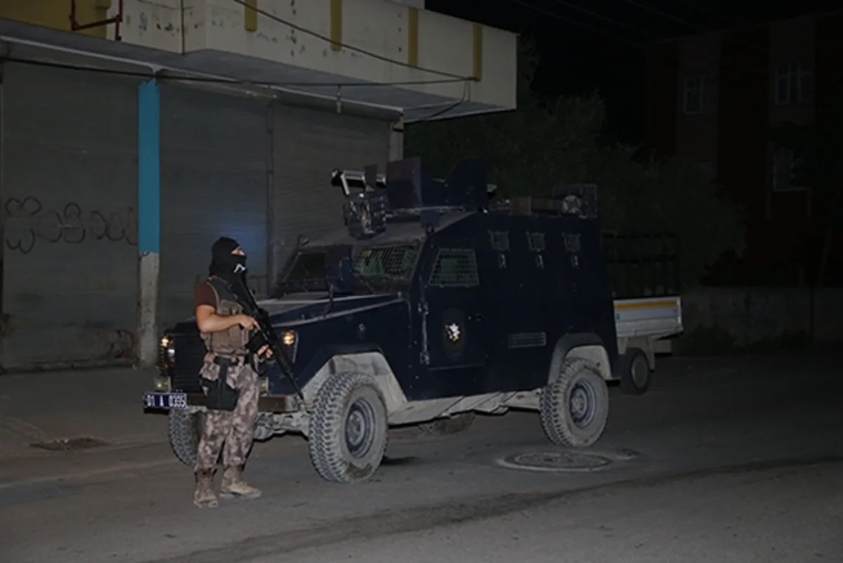 Adanada antiterror əməliyyatı keçirilib, 20 nəfər tutulub