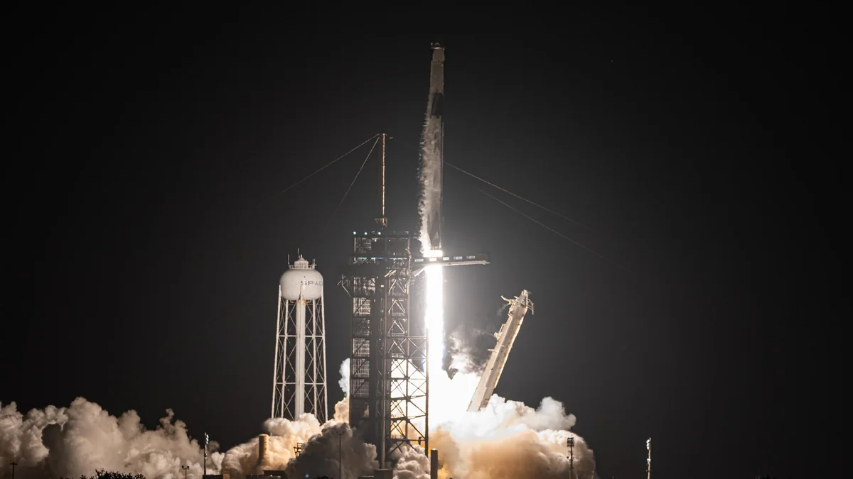 SpaceX ilk dəfə Yerin qütbləri üzərində orbital uçuşa başlayıb