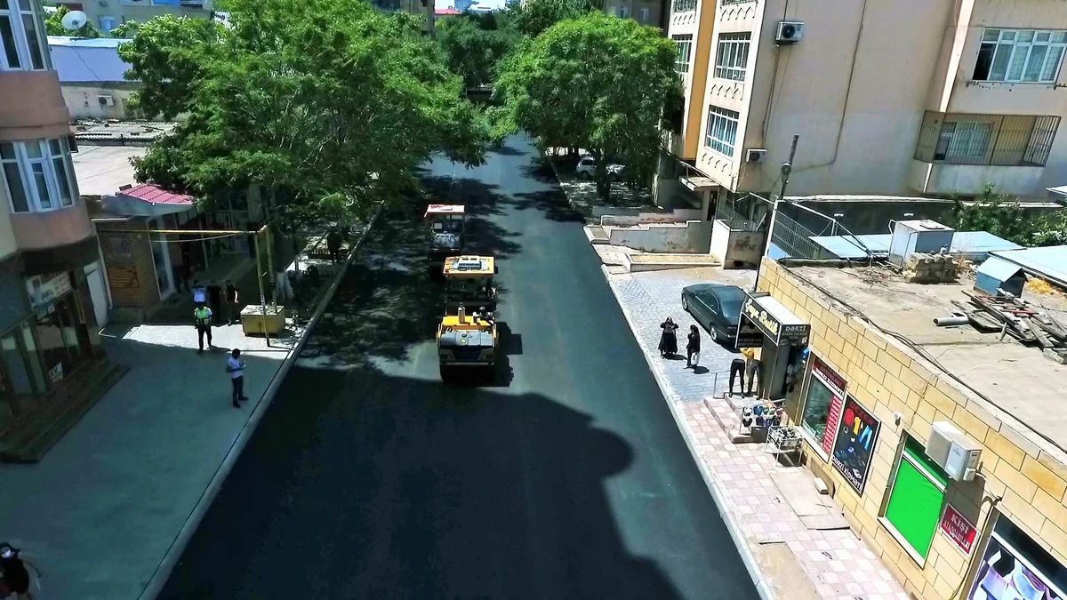 Bakının Nəsimi rayonunda küçələr təmir edilir